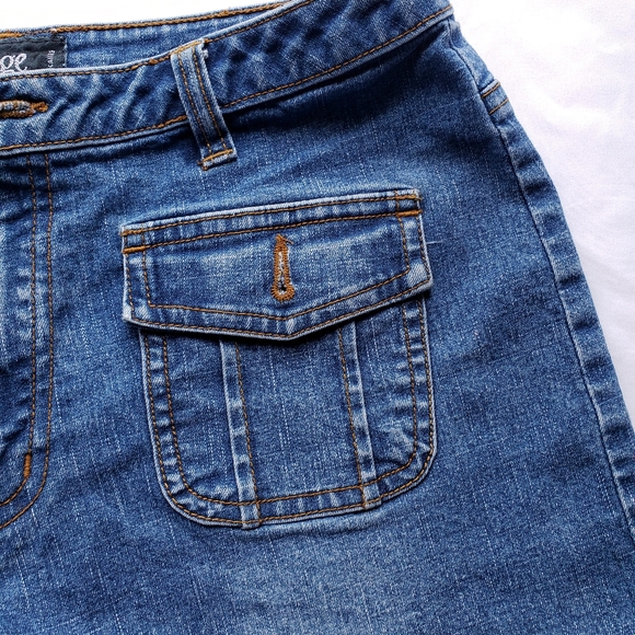 2/$15 Vintage Y2K Garage Jean Shorts - Picture 5 of 7